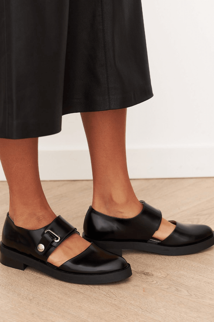 Callie - Chic Buckle Loafers